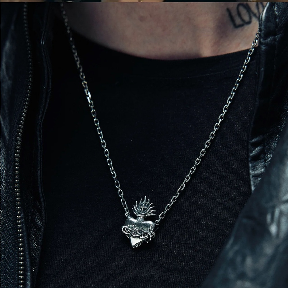 LOX AND CHAIN  Sacred Heart locket Necklace - Silver - Picture 3 of 5